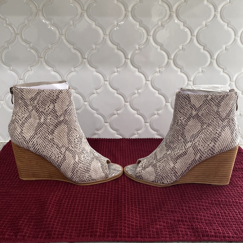 Open Toe Snake Print Wedges - Picture 5 of 8